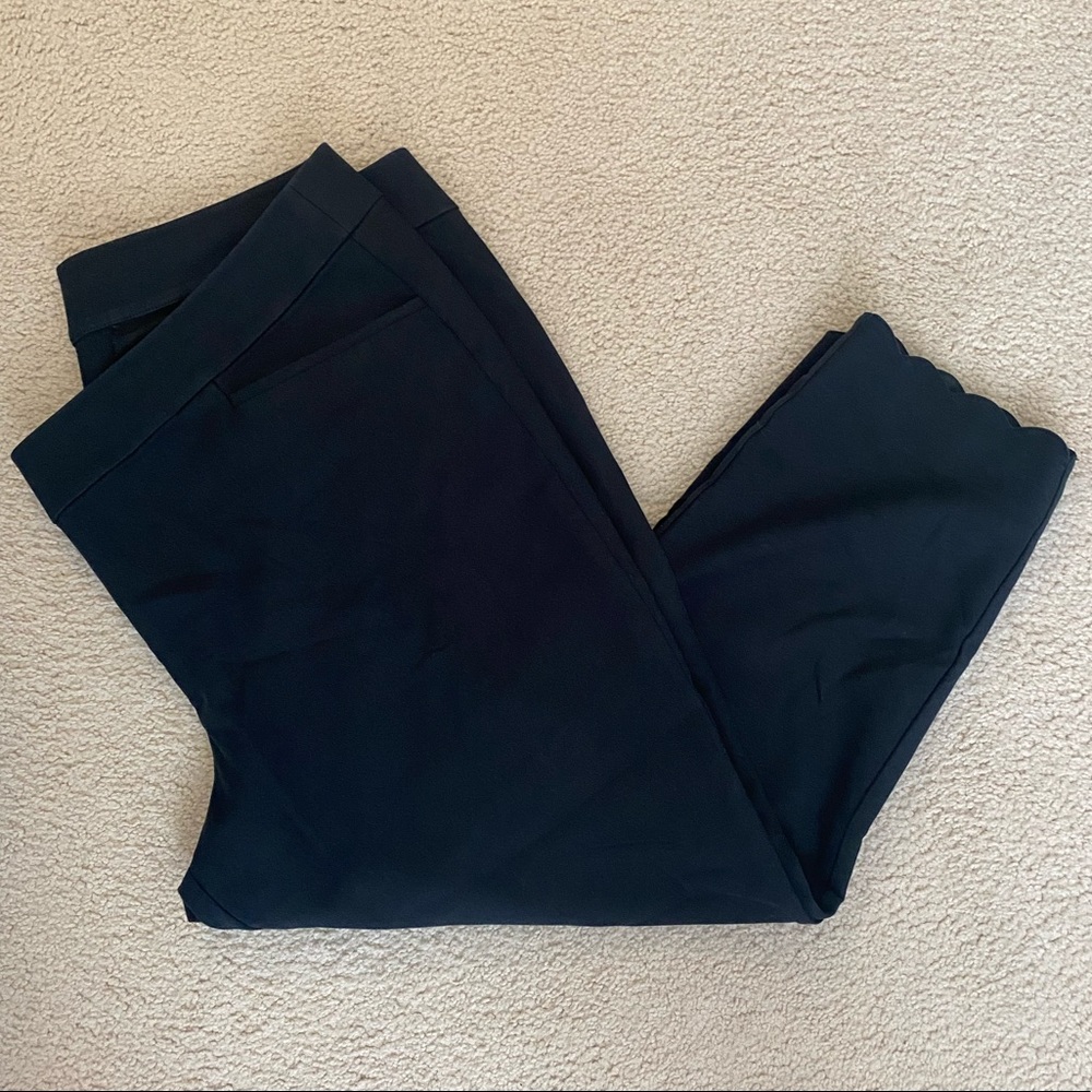 Black Loft Capri with Scalloped Detail